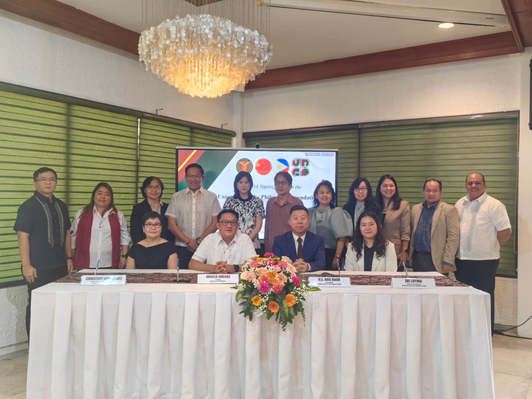 中国驻菲律宾大使井泉访问菲律宾大学，签署“中国大使奖学金”协议。菲大孔子学院供图