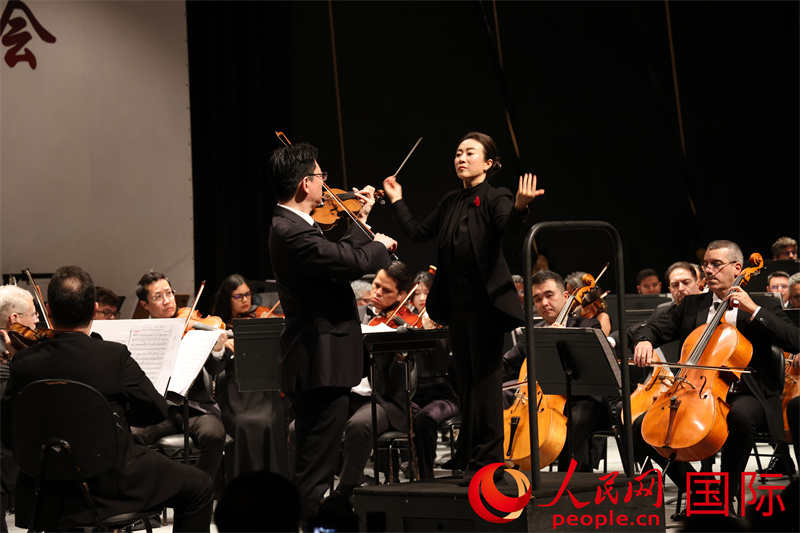 小提琴协奏曲《梁祝》演出现场。人民网记者 时元皓摄