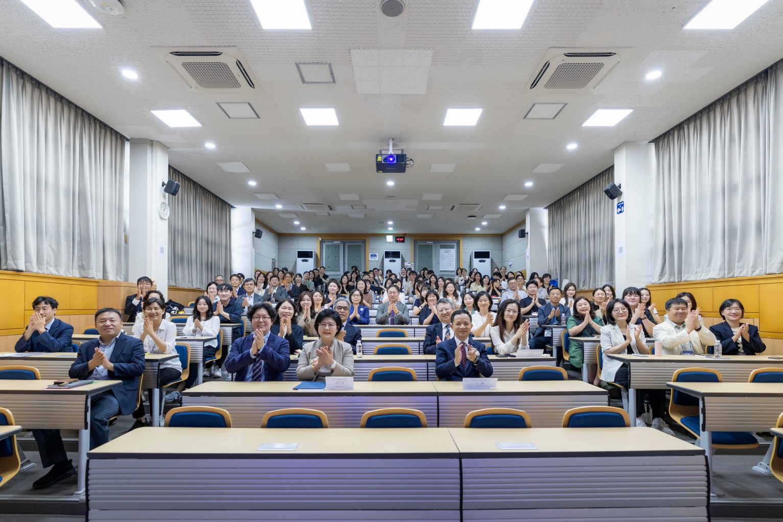 1.	第28届韩中教育文化论坛活动现场。韩国淑明女子大学供图